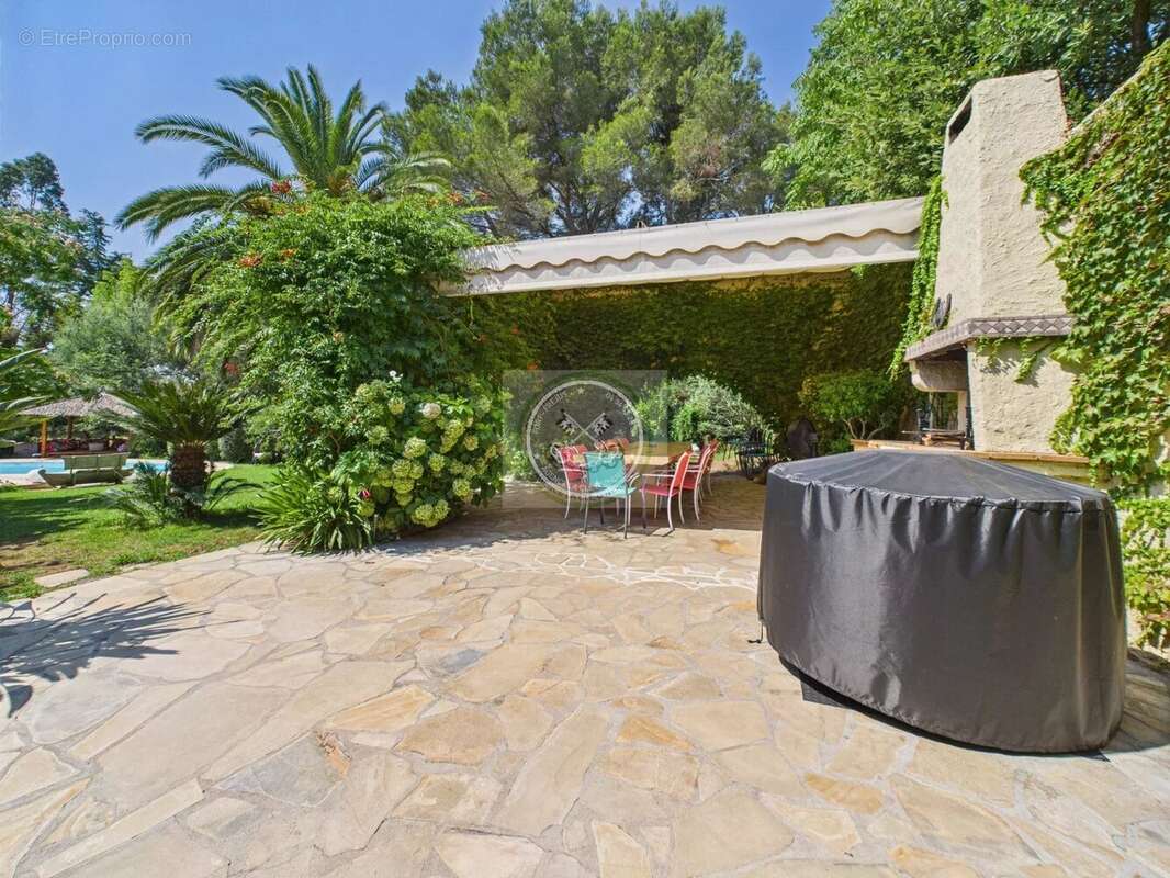 Maison à PUGET-SUR-ARGENS