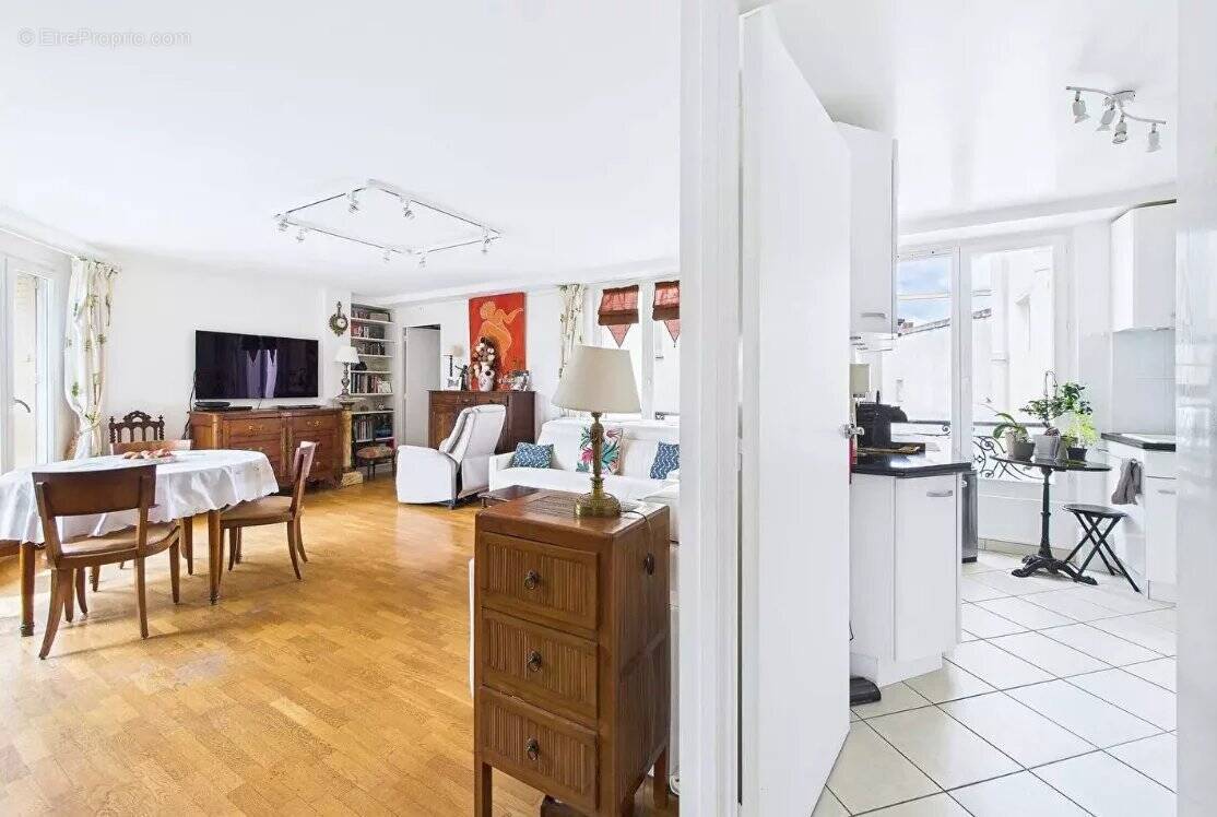 Appartement à PARIS-17E