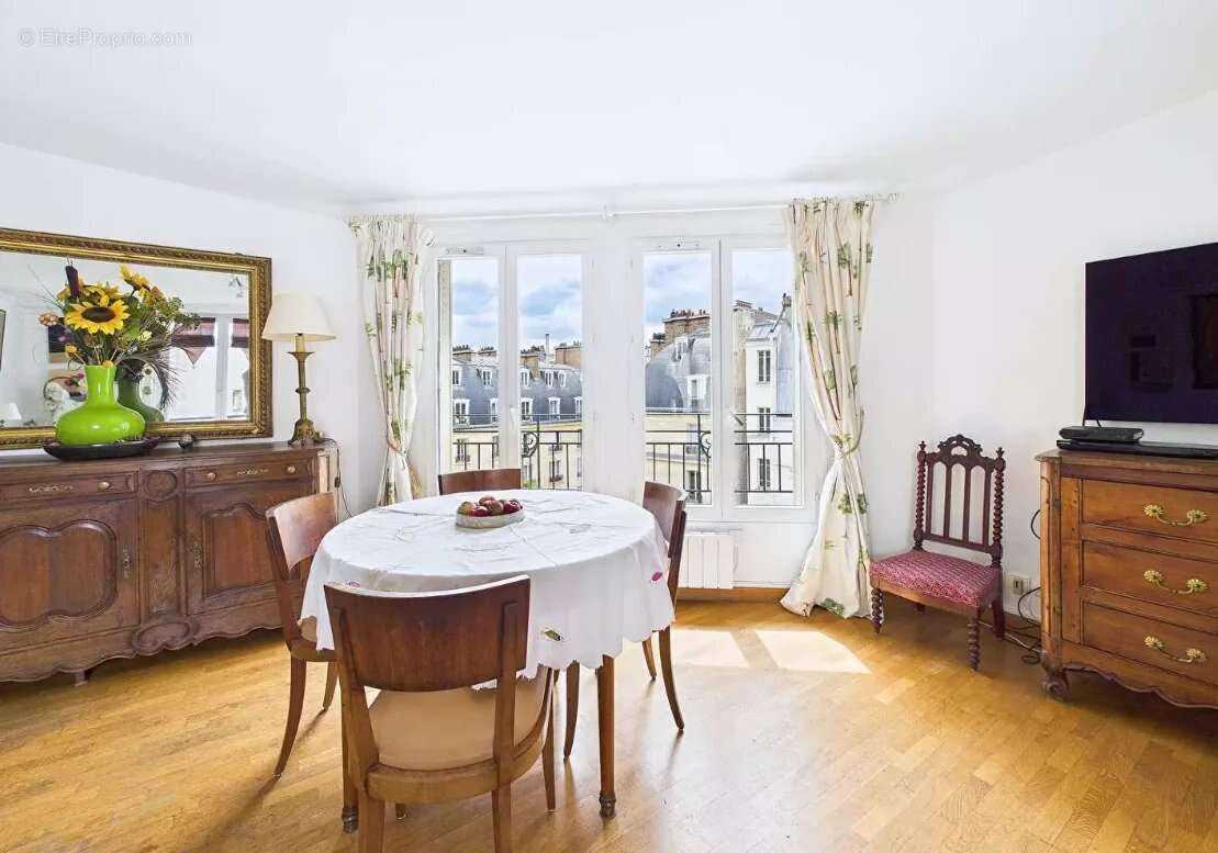 Appartement à PARIS-17E