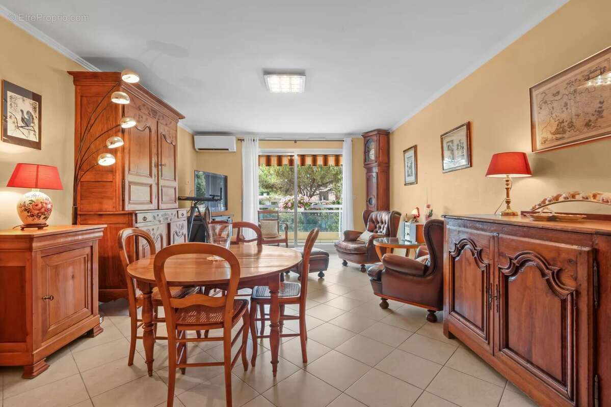 Appartement à MANDELIEU-LA-NAPOULE