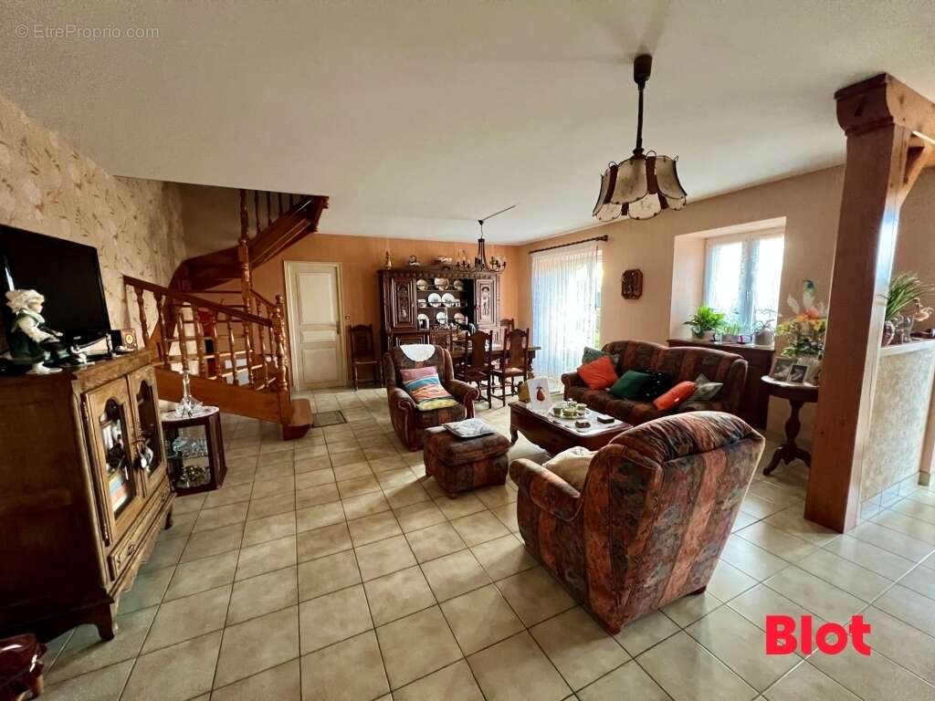 Maison à SAINT-JOUAN-DE-L&#039;ISLE