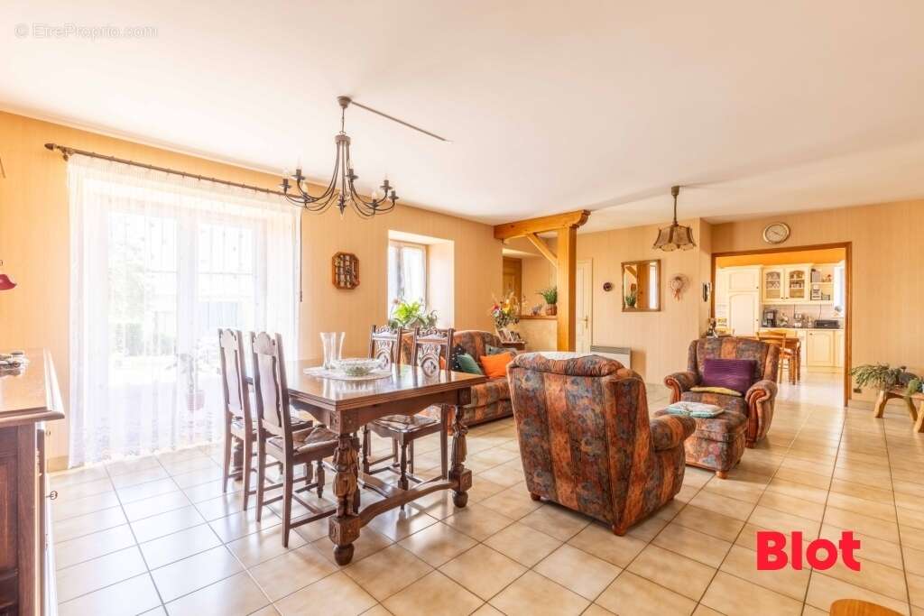 Maison à SAINT-JOUAN-DE-L&#039;ISLE