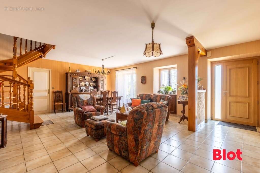 Maison à SAINT-JOUAN-DE-L&#039;ISLE