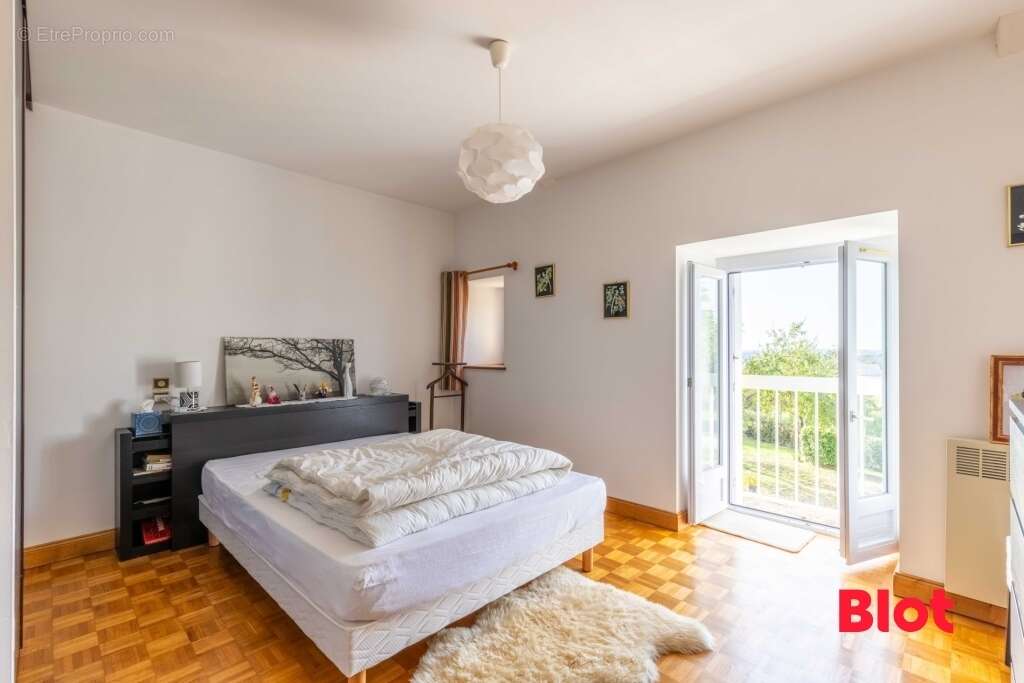 Maison à SAINT-JOUAN-DE-L&#039;ISLE