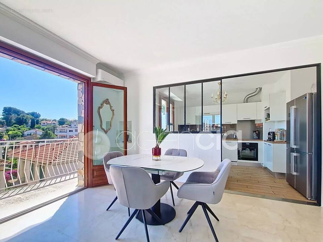 Appartement à LE CANNET