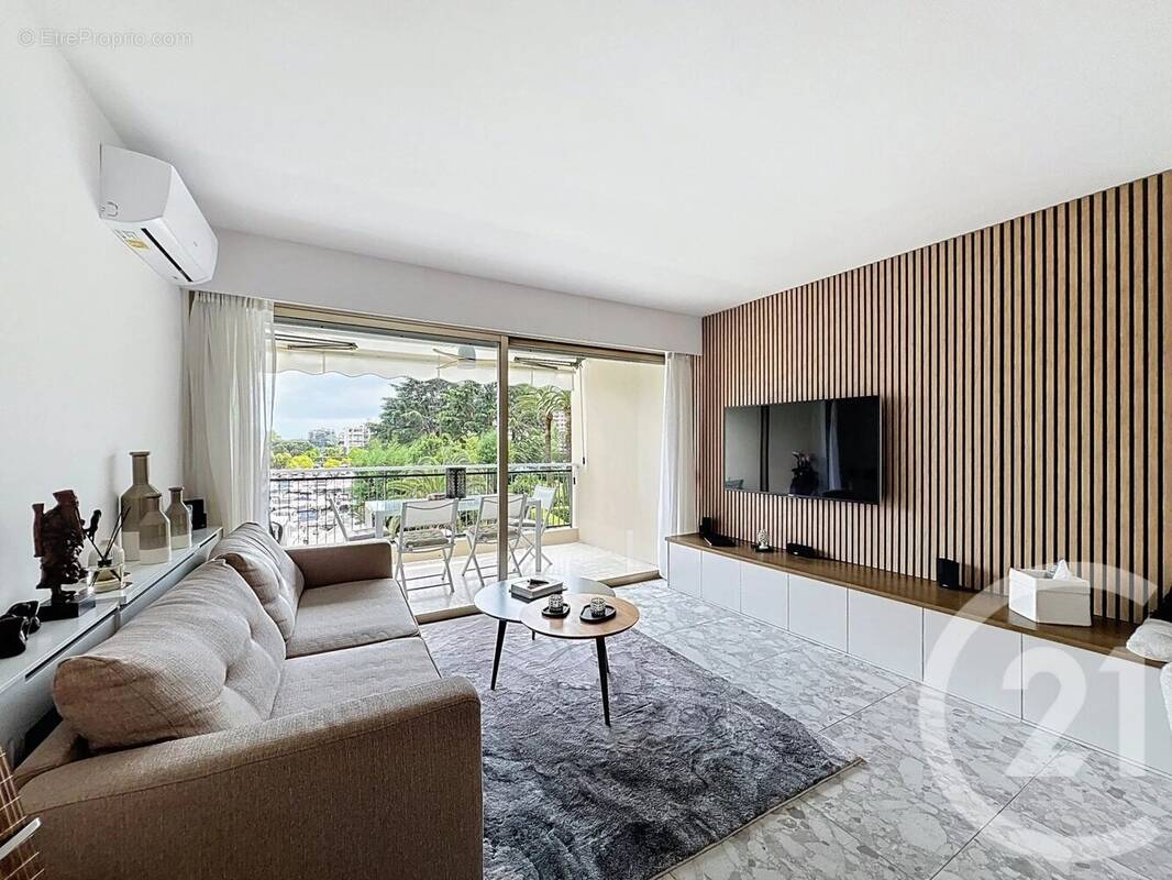 Appartement à MANDELIEU-LA-NAPOULE