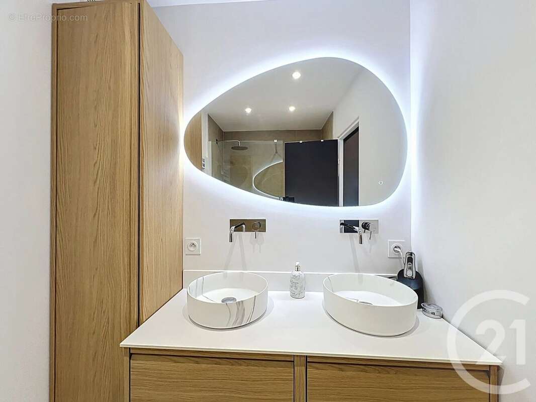 Appartement à MANDELIEU-LA-NAPOULE