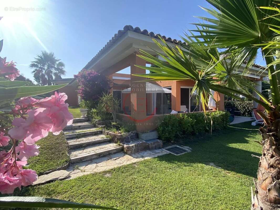 Maison à MANDELIEU-LA-NAPOULE