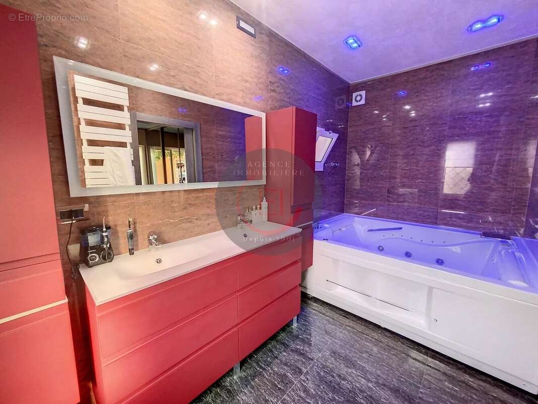 Maison à MANDELIEU-LA-NAPOULE