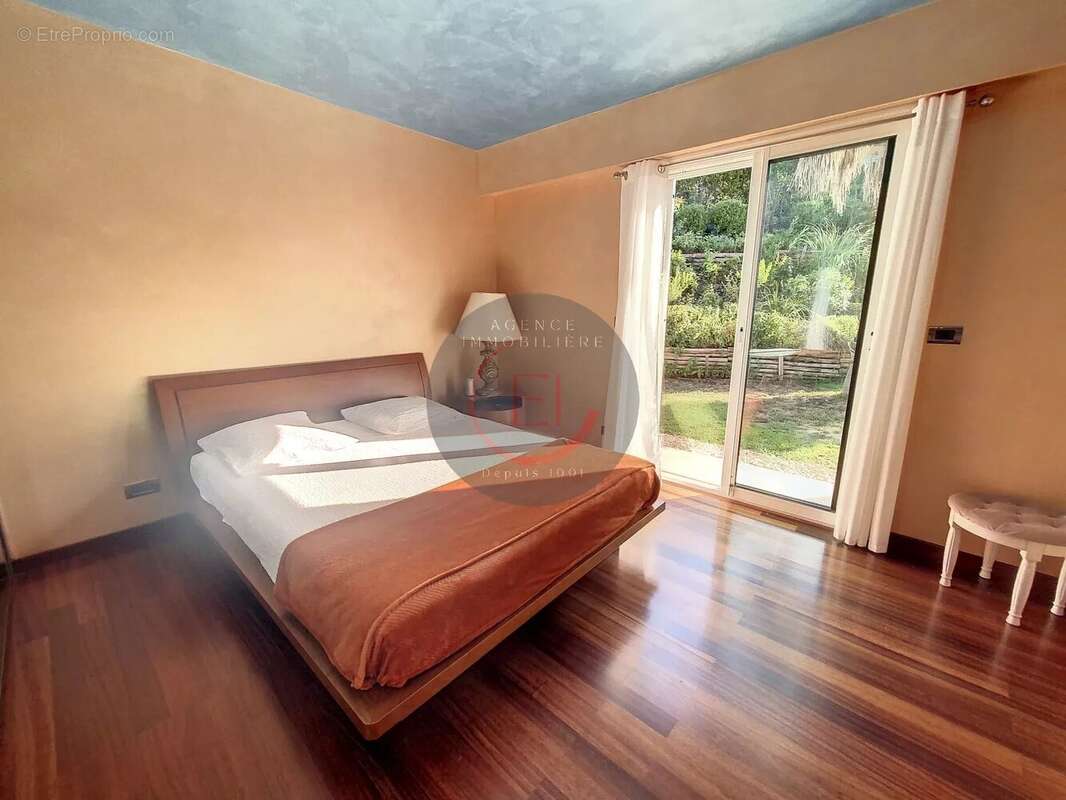 Maison à MANDELIEU-LA-NAPOULE