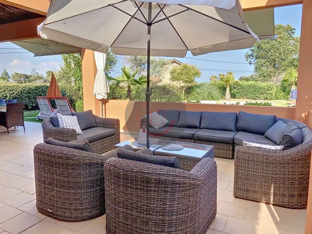 Maison à MANDELIEU-LA-NAPOULE