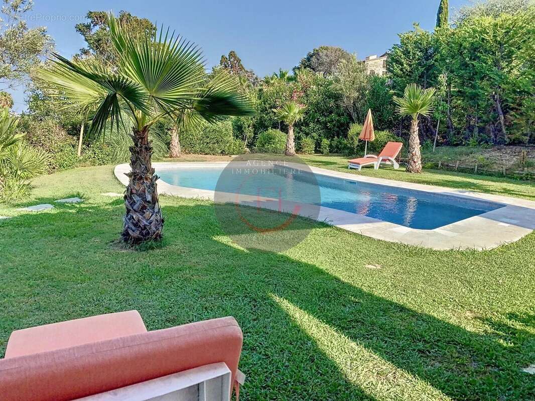 Maison à MANDELIEU-LA-NAPOULE