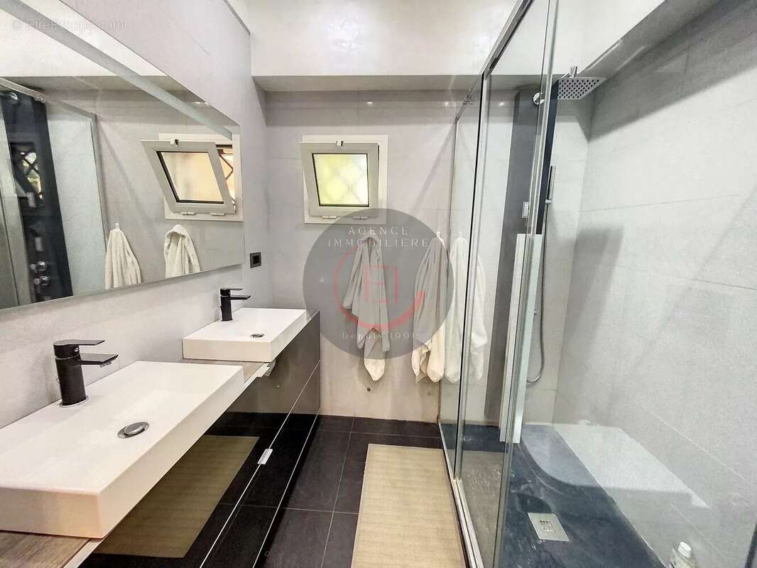 Maison à MANDELIEU-LA-NAPOULE