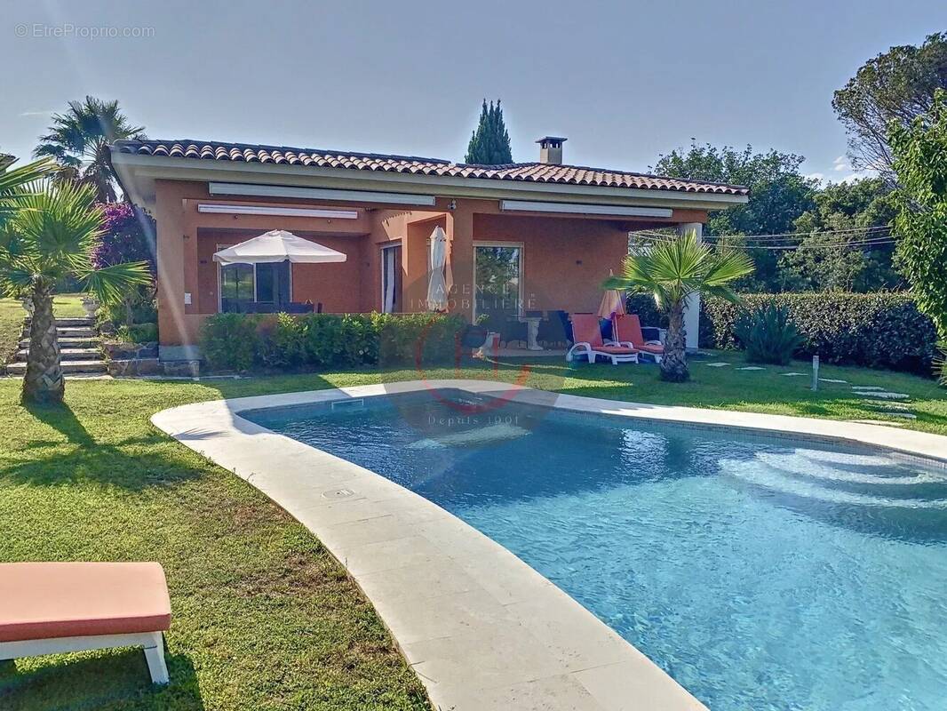 Maison à MANDELIEU-LA-NAPOULE