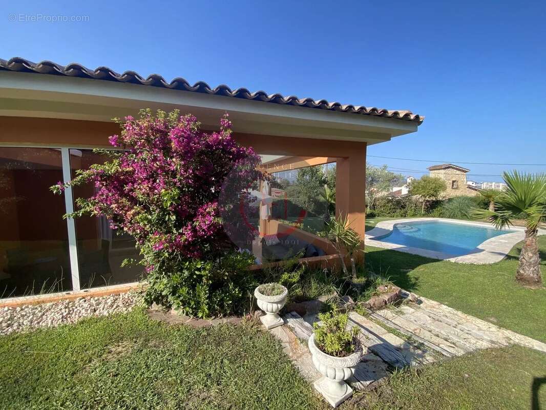 Maison à MANDELIEU-LA-NAPOULE