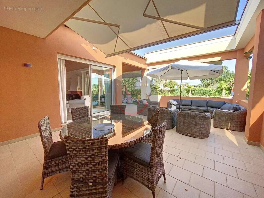 Maison à MANDELIEU-LA-NAPOULE