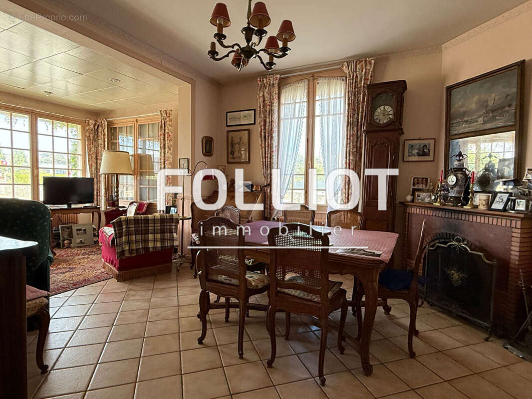 Maison à AGON-COUTAINVILLE