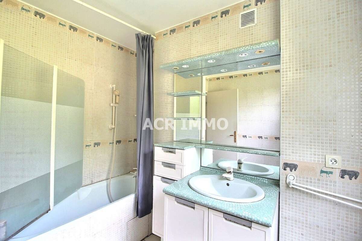 Appartement à MAURECOURT