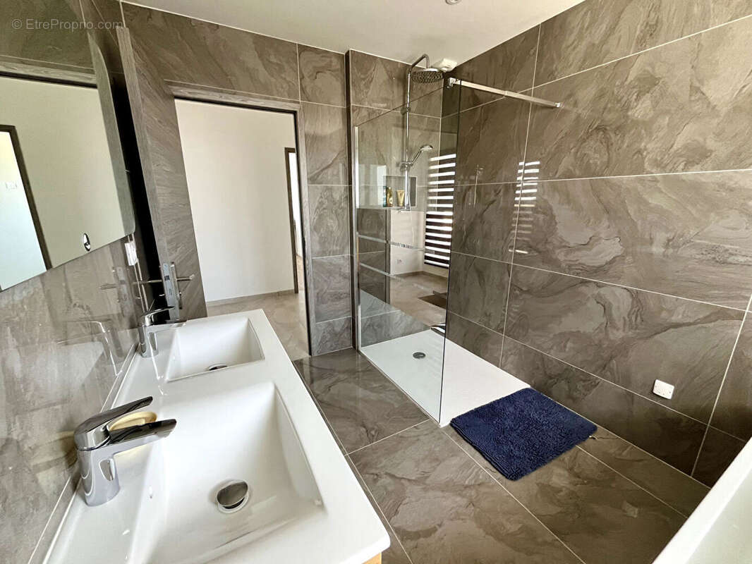 Maison à CORCELLES-LES-MONTS