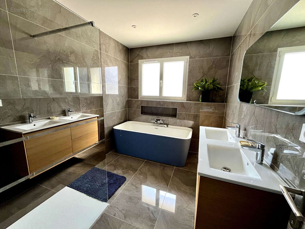 Maison à CORCELLES-LES-MONTS