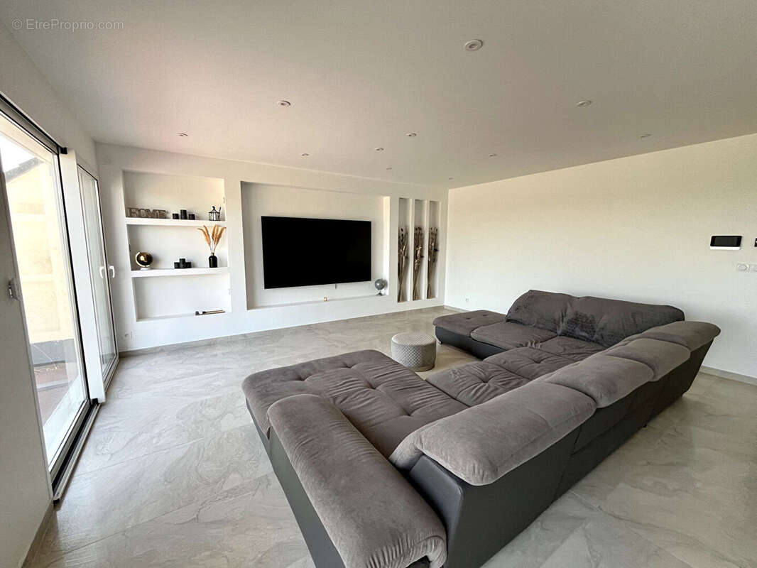 Maison à CORCELLES-LES-MONTS