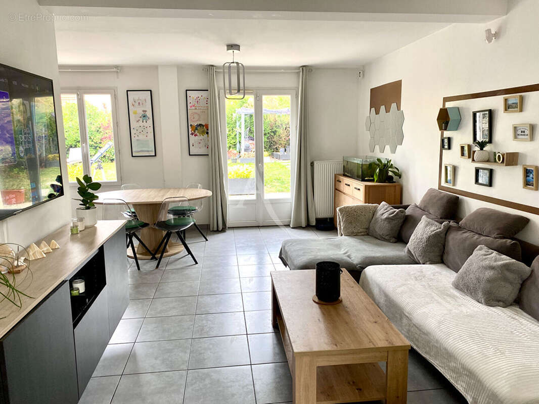 Maison à CHAUCONIN-NEUFMONTIERS