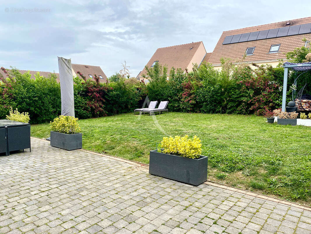 Maison à CHAUCONIN-NEUFMONTIERS