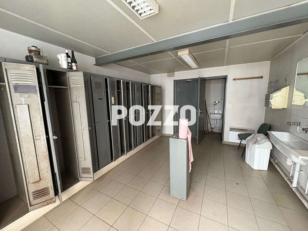 Commerce à SAINT-PIERRE-DE-COUTANCES