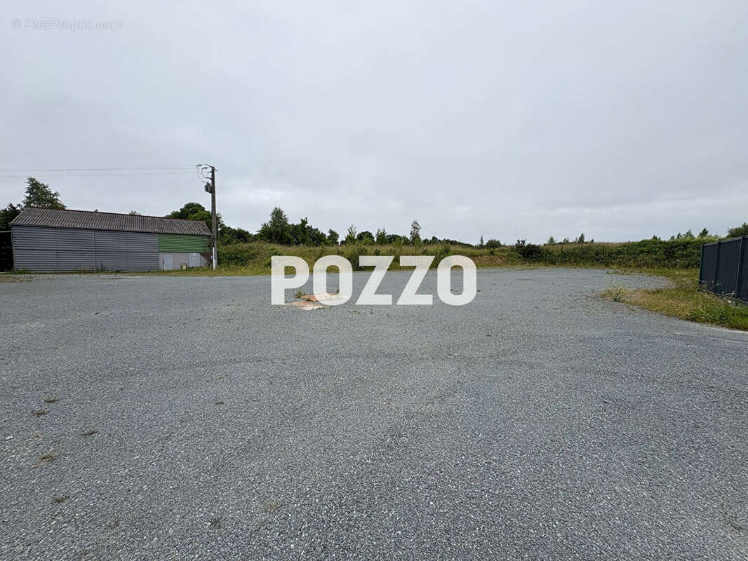 Commerce à SAINT-PIERRE-DE-COUTANCES