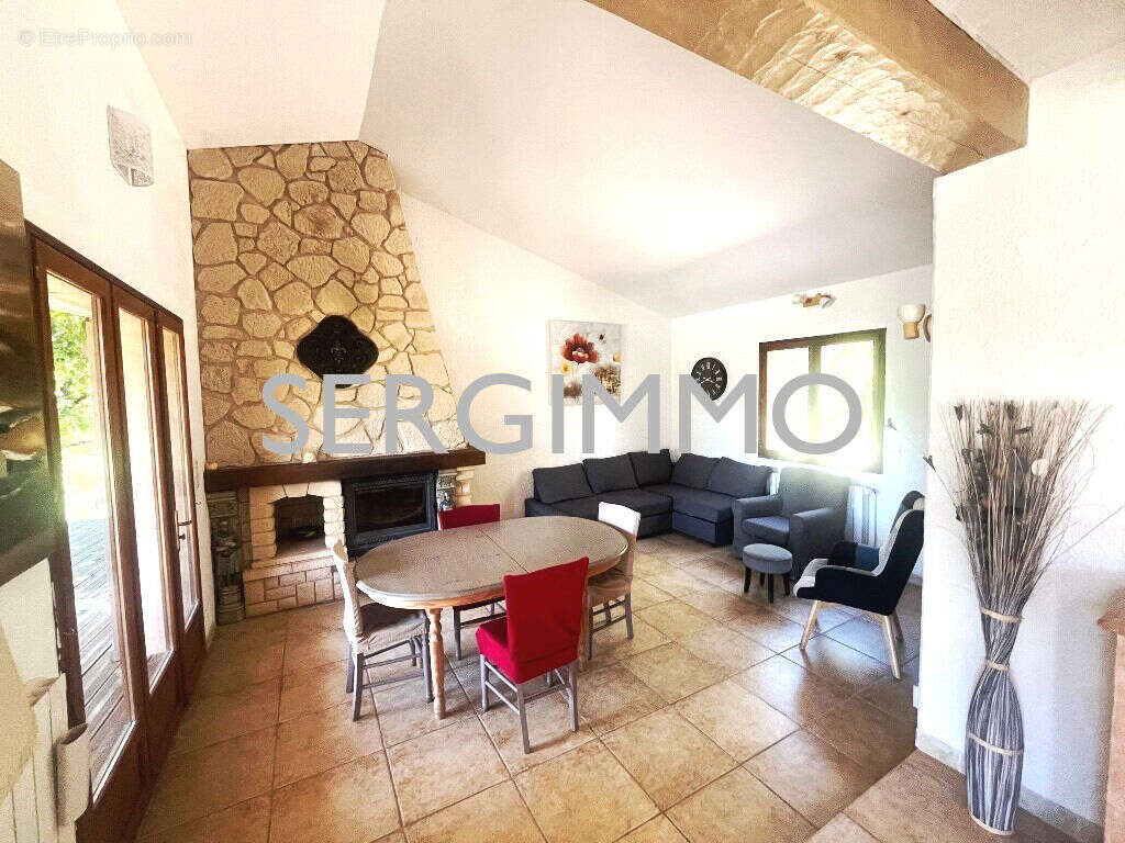 Maison à MONTAUROUX