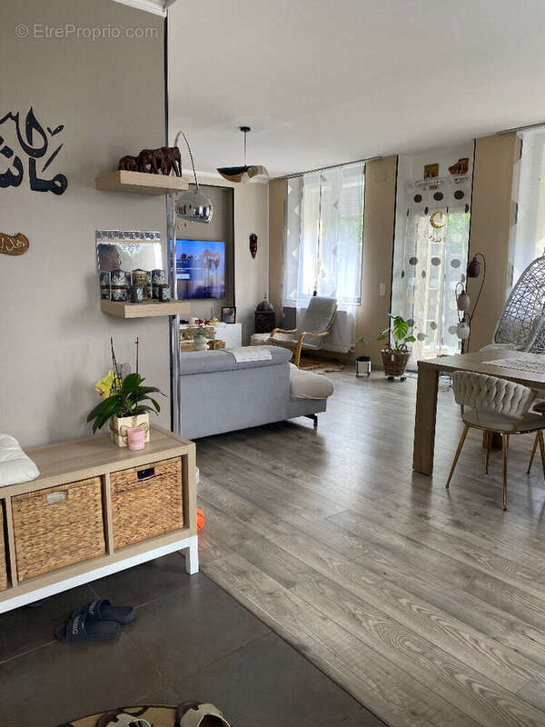 Maison à AUDUN-LE-ROMAN