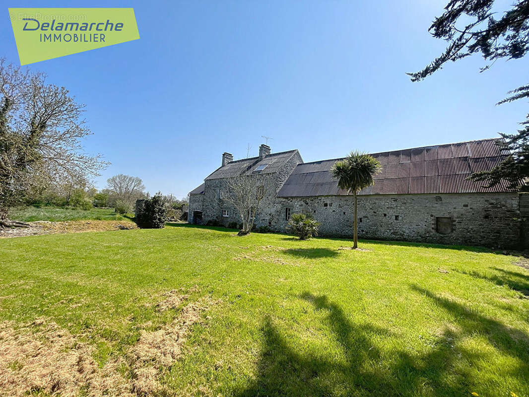 Maison à REGNEVILLE-SUR-MER