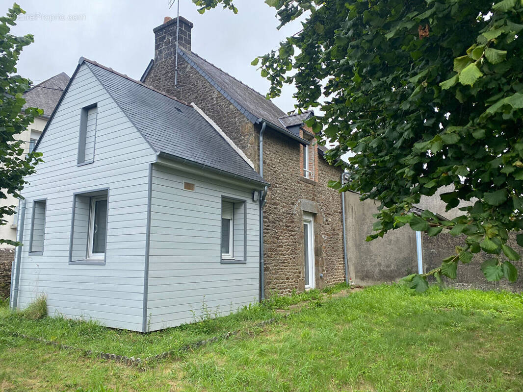 Maison à SAINT-DENIS-DE-GASTINES