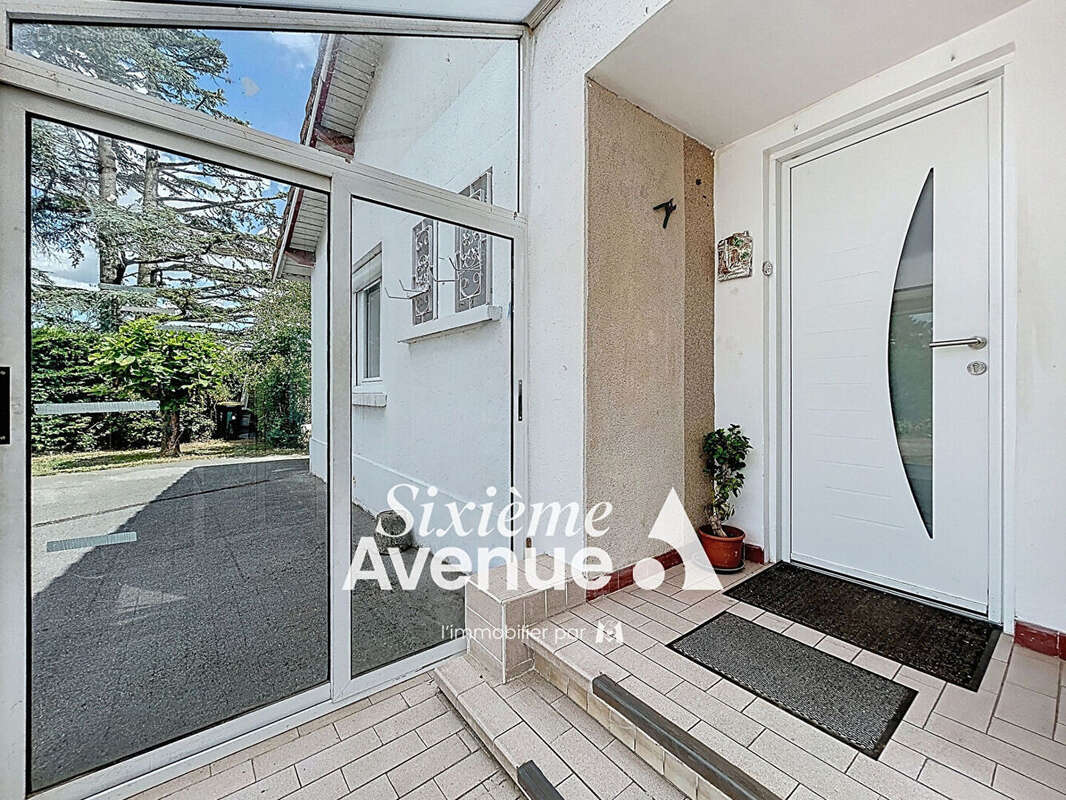 Maison à DECINES-CHARPIEU