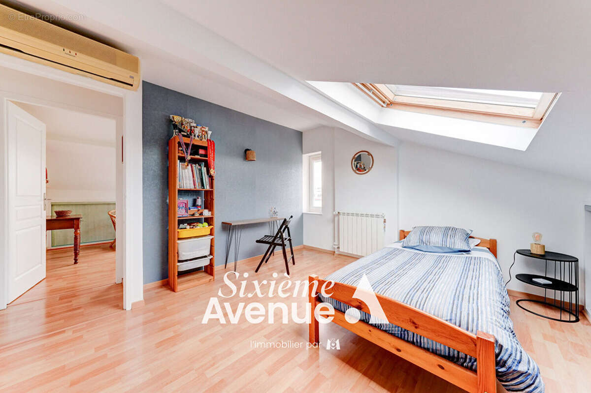 Maison à DECINES-CHARPIEU