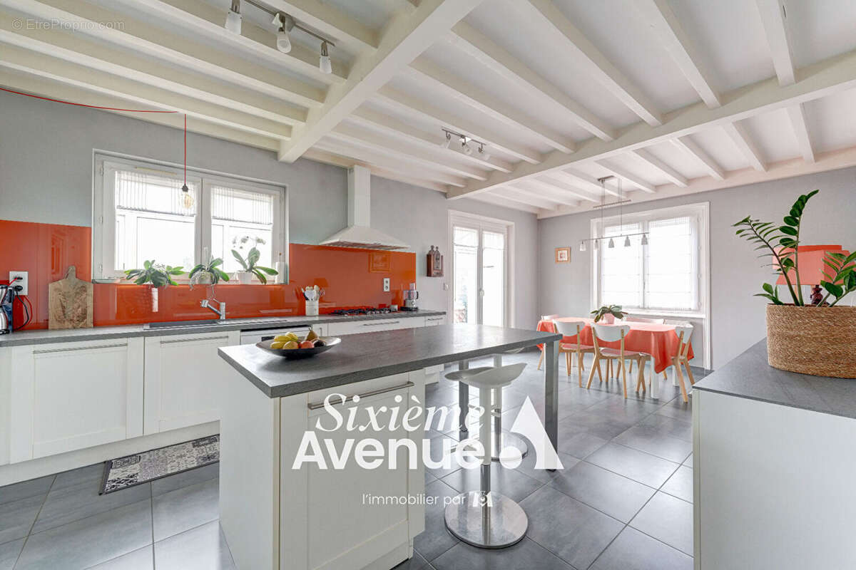 Maison à DECINES-CHARPIEU