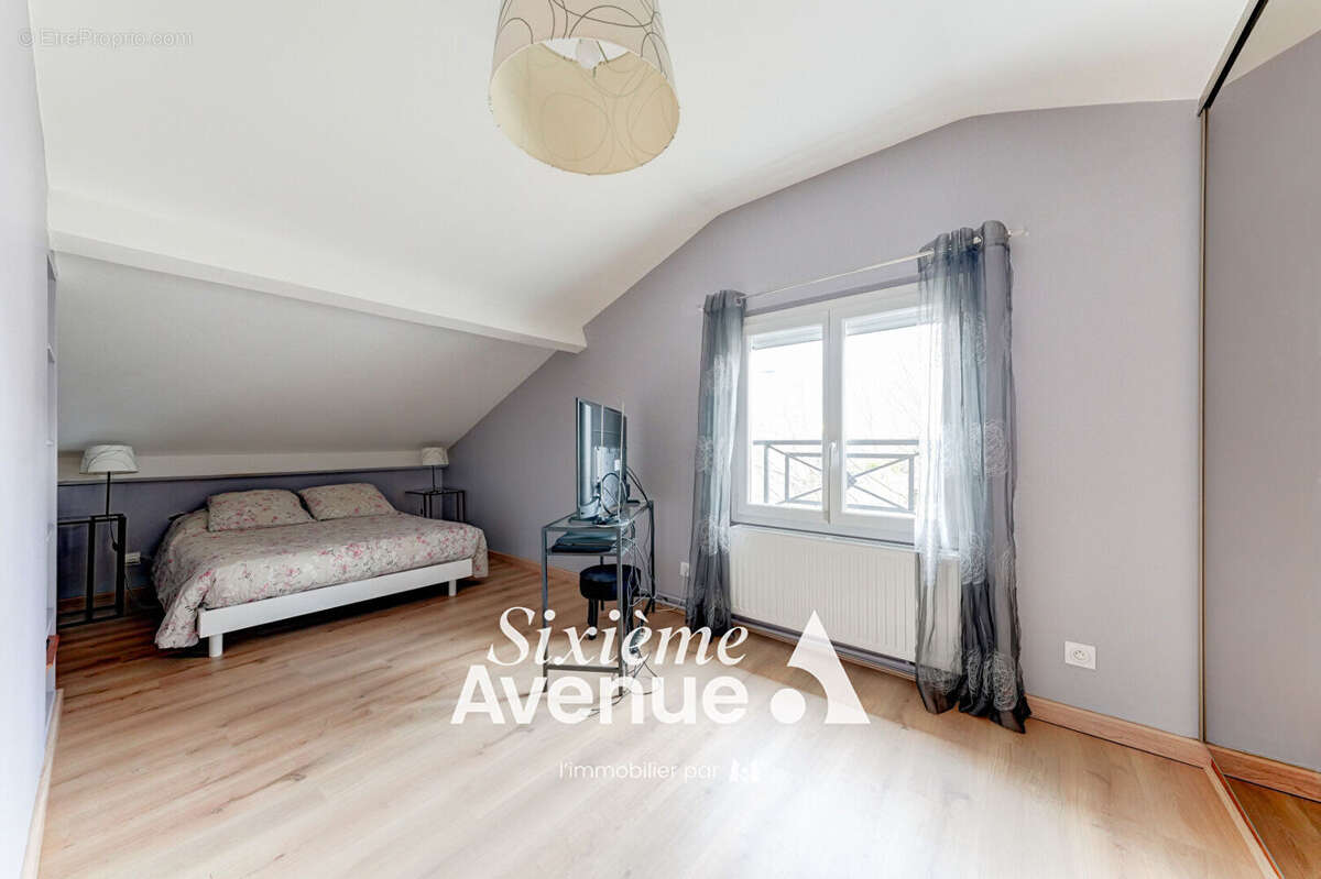 Maison à DECINES-CHARPIEU