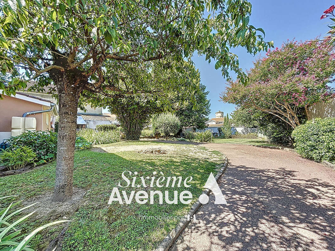 Maison à DECINES-CHARPIEU