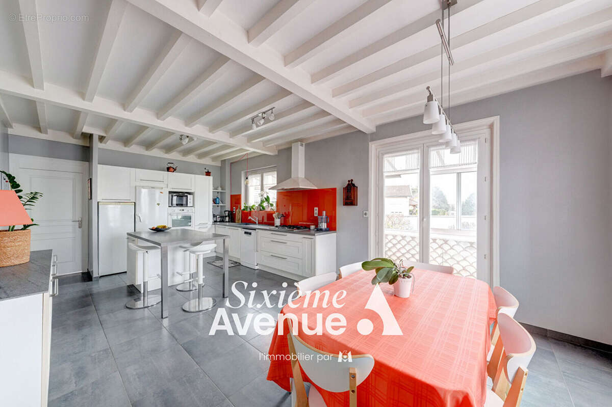 Maison à DECINES-CHARPIEU