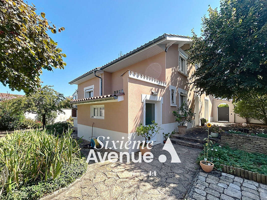 Maison à DECINES-CHARPIEU