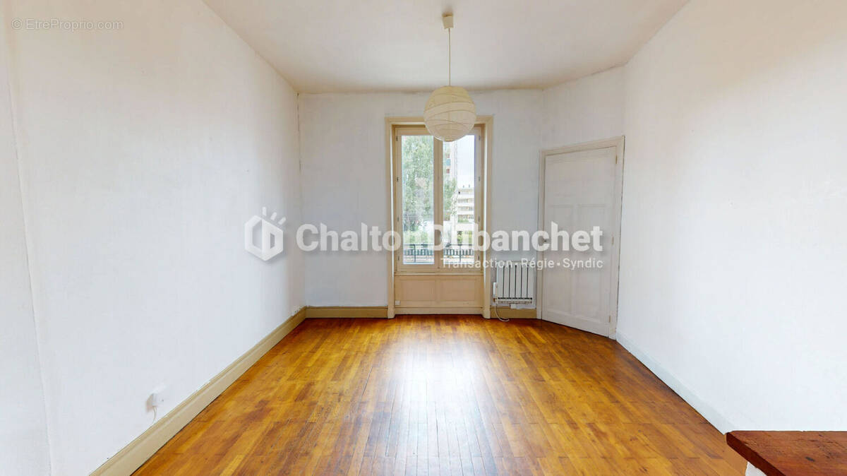 Appartement à LE COTEAU