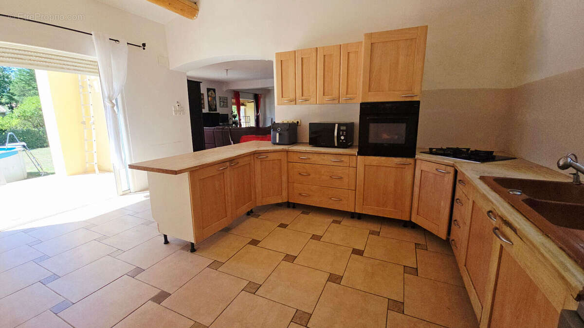 Maison à SAINT-LAURENT-DES-ARBRES