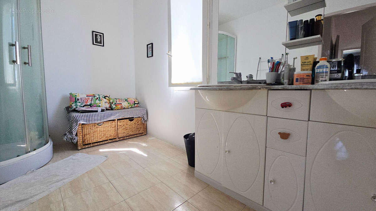 Maison à SAINT-LAURENT-DES-ARBRES