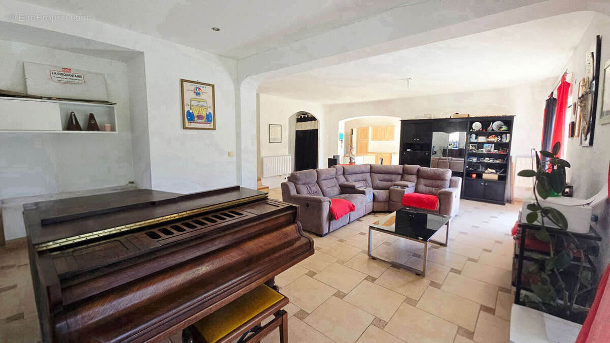 Maison à SAINT-LAURENT-DES-ARBRES