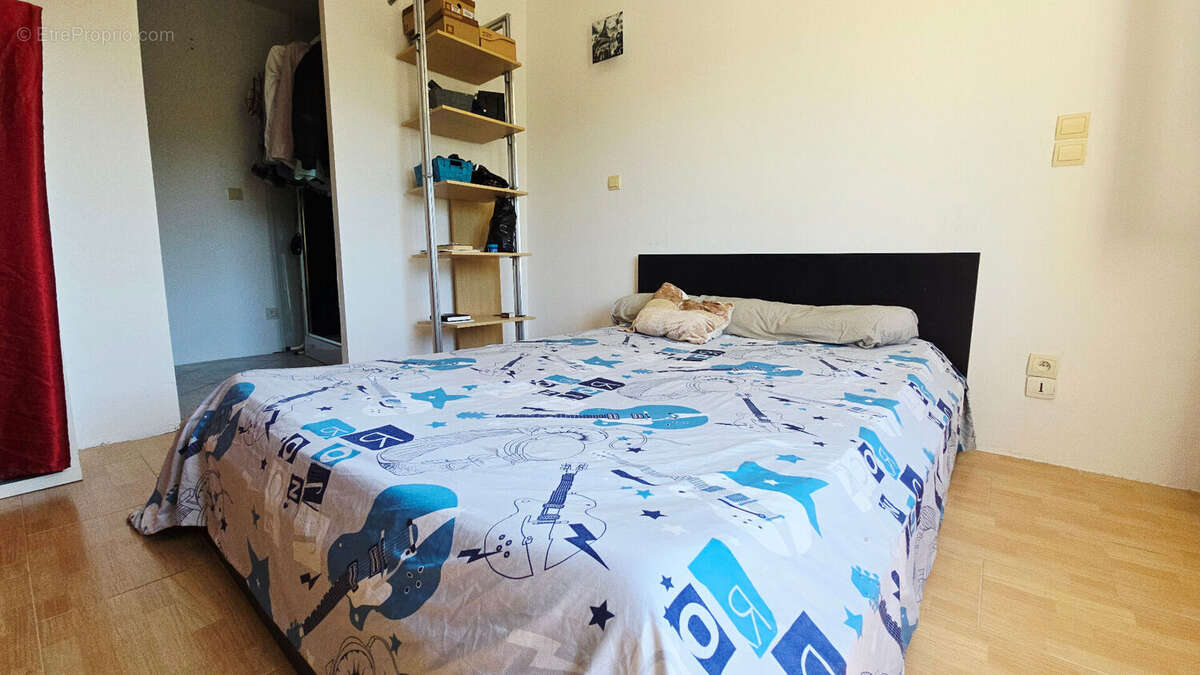 Maison à SAINT-LAURENT-DES-ARBRES