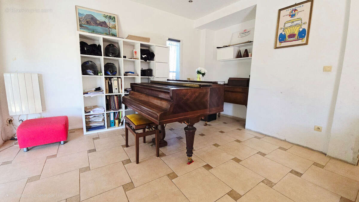 Maison à SAINT-LAURENT-DES-ARBRES