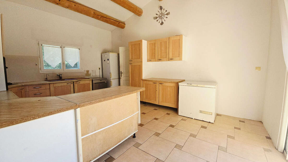 Maison à SAINT-LAURENT-DES-ARBRES