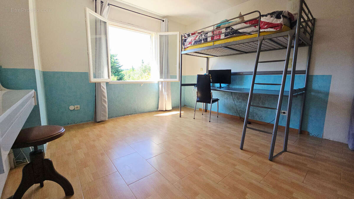 Maison à SAINT-LAURENT-DES-ARBRES