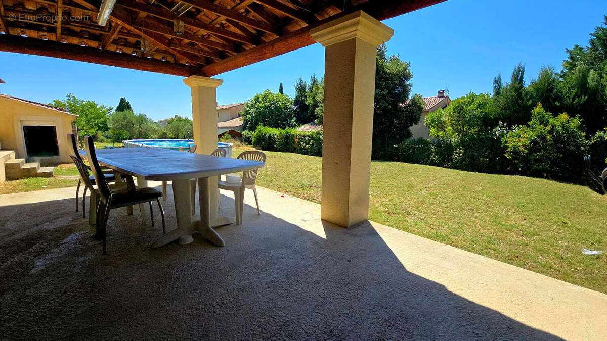 Maison à SAINT-LAURENT-DES-ARBRES