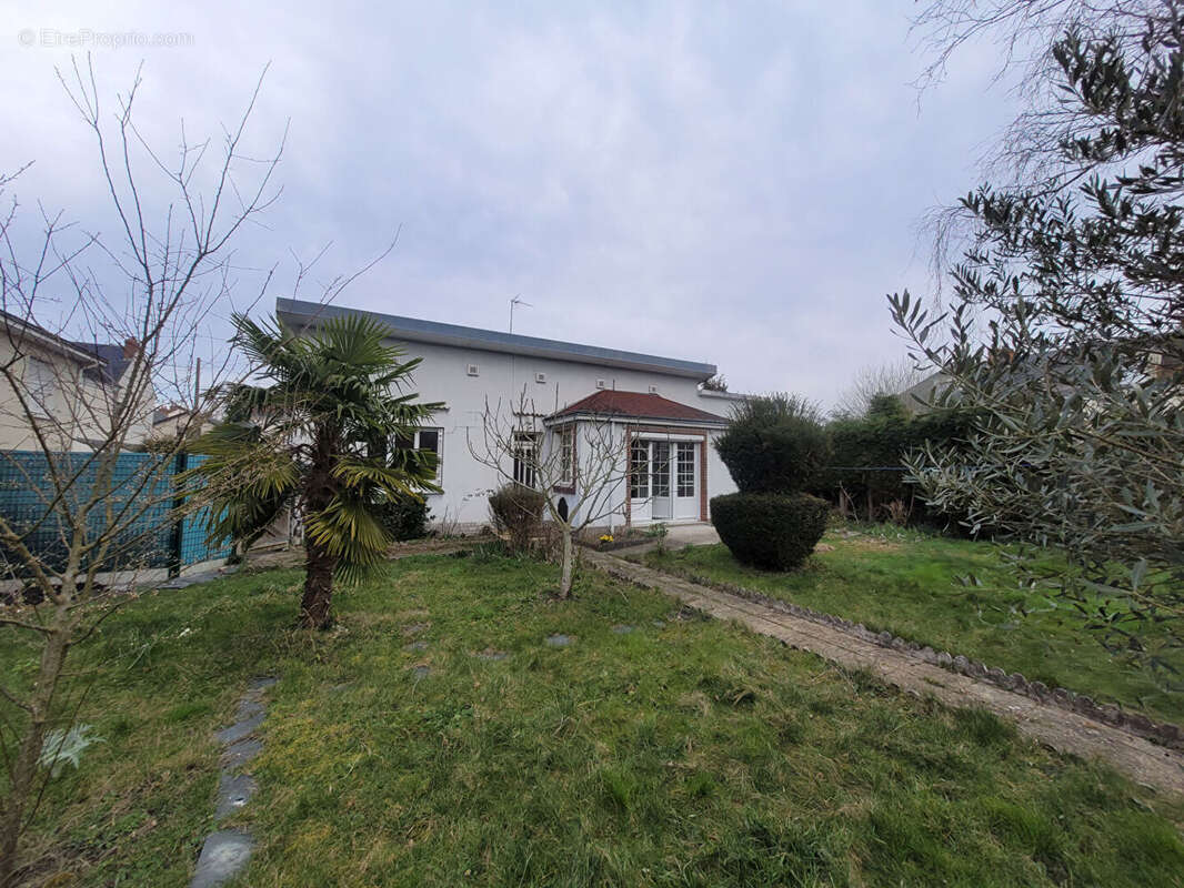 Maison à FLEURY-LES-AUBRAIS